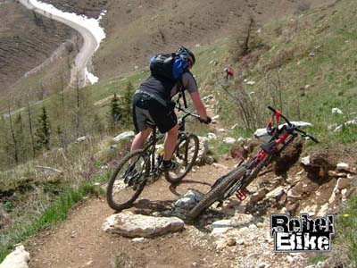 Zden�k Dokoupil p�i sjezdu z n�horn� plo�iny Monte Balda