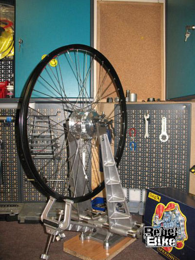 zapleten� kolo s n�bojem Rohloff SpeedHub 500/14 CC