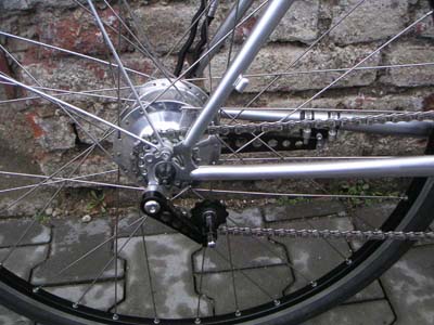 detail zadn�ho kola s n�bojem Rohloff SpeedHub 500/14 CC