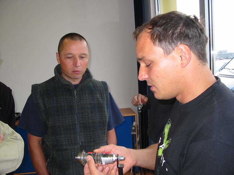 kliknut�m zav�ete okno