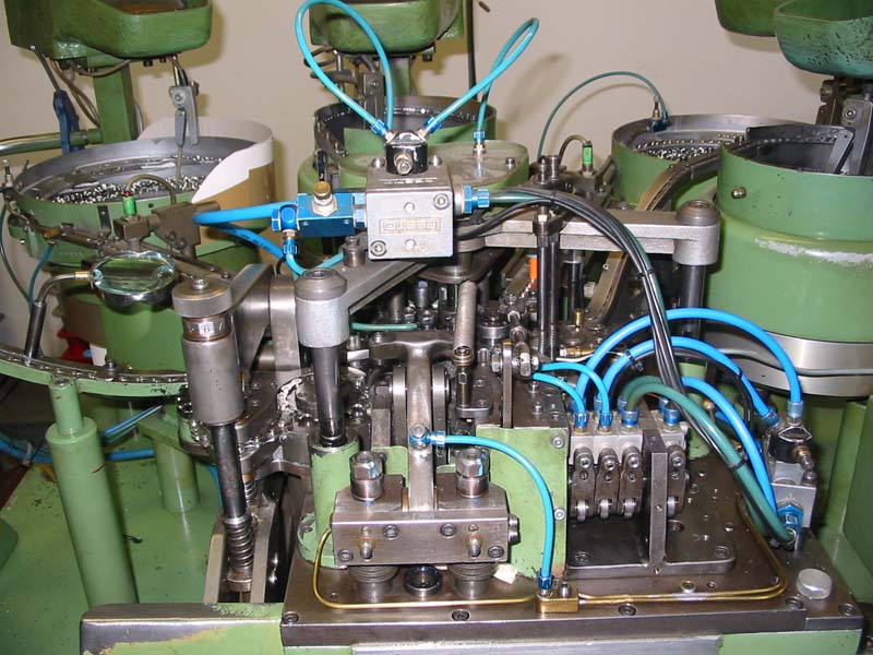 kliknut�m zav�ete okno