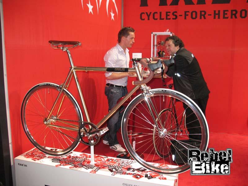 kliknut�m zav�ete okno