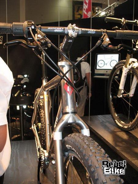 kliknut�m zav�ete okno