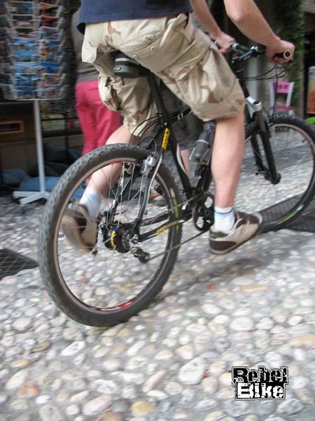 kliknut�m zav�ete okno